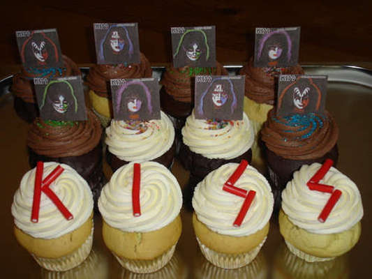 KISS Cupcakes by Cupcake Be... cupcake - 13.08.10