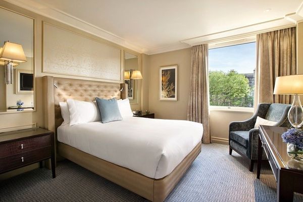 Classic Double Room Waldorf Astoria Edinburgh - The Caledonian - 10.06.15