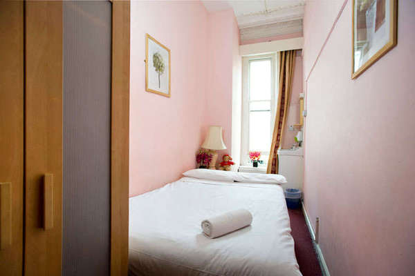 THE COURT HOSTEL - 17.12.12
