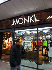 Vergevingsgezind Thermisch Voorschrift Monki - Rotterdam, Nederland - Mode