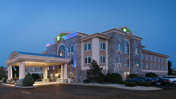 Holiday Inn Express & Suites Saginaw, an IHG Hotel - 25.10.21